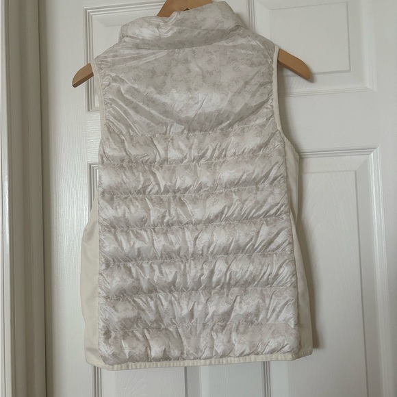 Fabletics Cream Puffer Vest - Picture 3 of 6